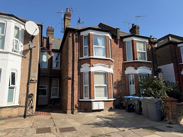 2 Bedroom Flat To Rent In Holland Road, London, NW10