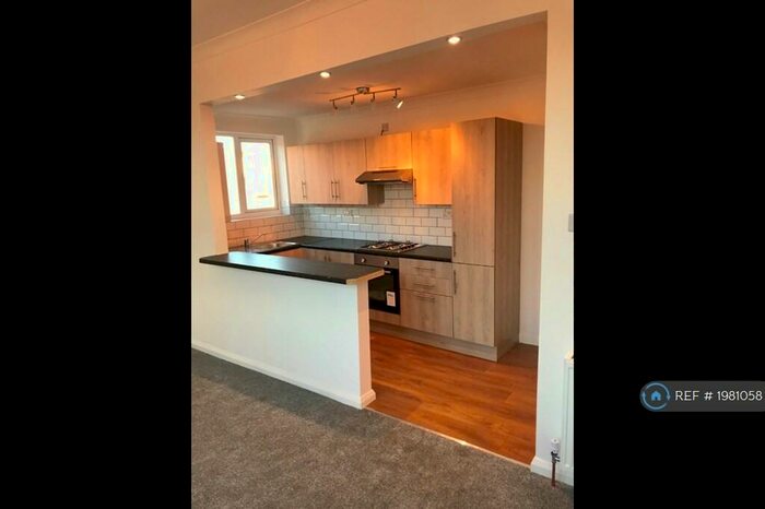 1 Bedroom Flat To Rent In Ditton Court Road, Westcliff-On-Sea, SS0