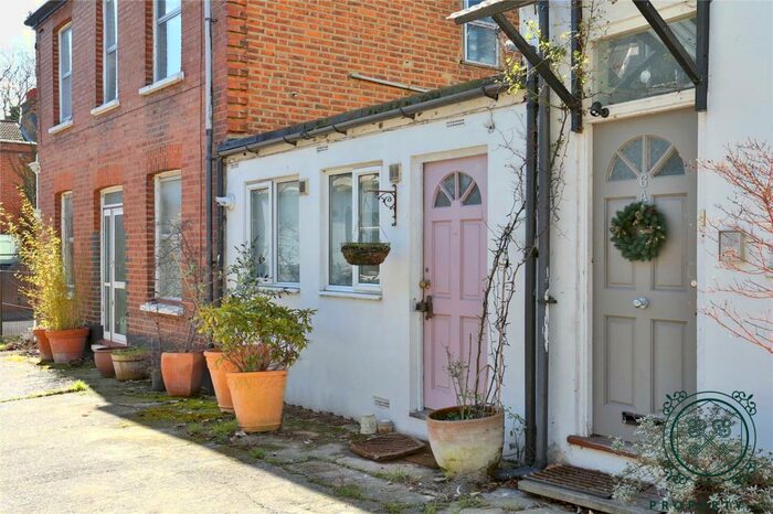 Apartment To Rent In Fairfax Road, London, N8