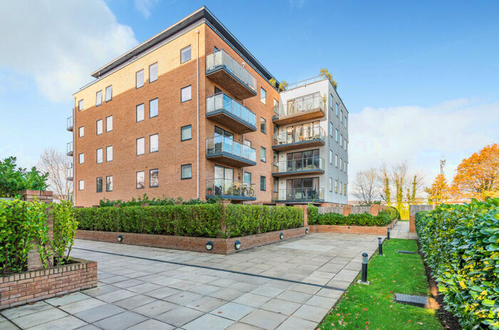 2 Bedroom Apartment To Rent In Dorchester Mansions, RG12