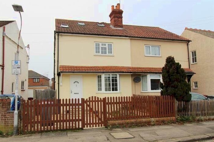 3 Bedroom Semi-Detached House To Rent In St. Johns Road, Caversham, Reading, RG4