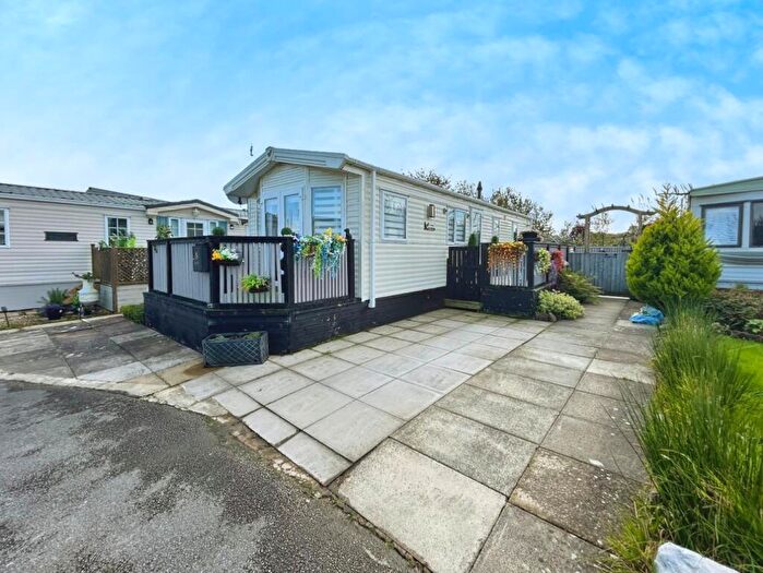 2 Bedroom Park Home For Sale In Burley Bank Road, Killinghall, Harrogate, HG3