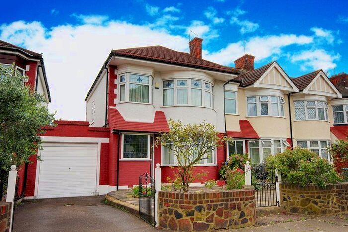 3 Bedroom Terraced House To Rent In Connaught Gardens, London, N13