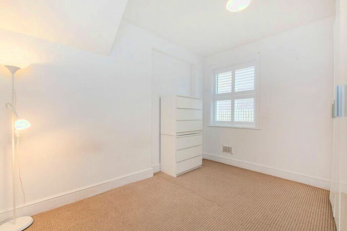 1 Bedroom Flat To Rent In Baldry Gardens, Streatham, London, SW16