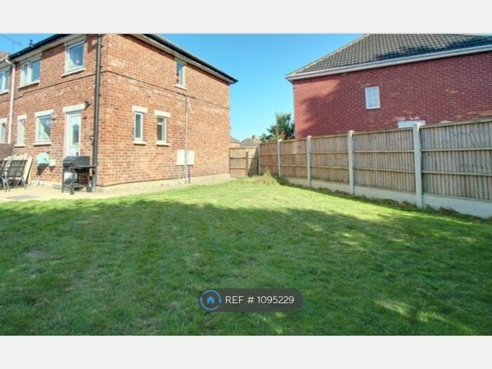 3 Bedroom Semi-Detached House To Rent In Geneva Square, Moorends, Doncaster, DN8