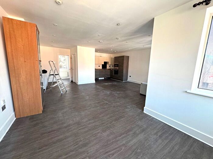 2 Bedroom Flat To Rent In High Road, Southall, UB1