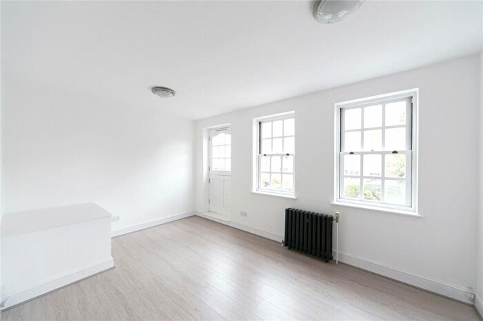 2 Bedroom Maisonette To Rent In Bramshaw Road, Homerton, London, E9