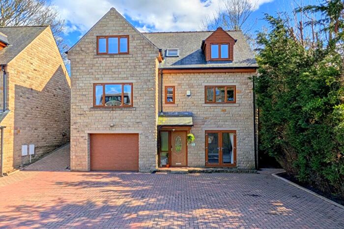 4 Bedroom Detached House For Sale In Tofts Grove, Brighouse, West Yorkshire, HD6