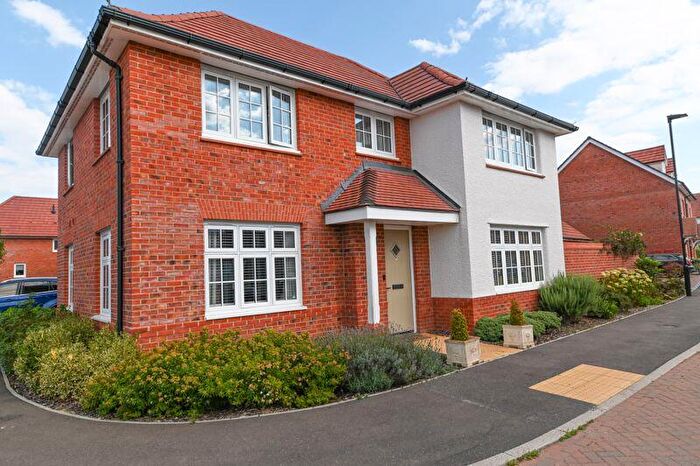 4 Bedroom Detached House For Sale In Evelyn Close, Waterlooville, PO7