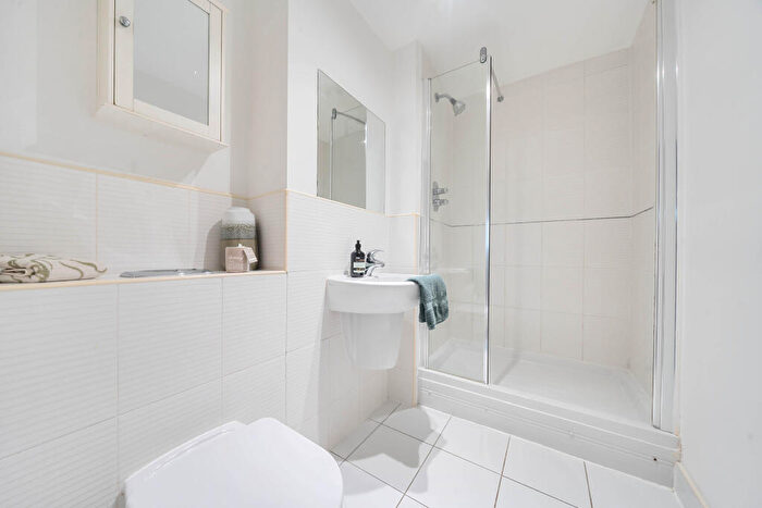 2 Bedroom Apartment To Rent In The Quarter, CH1