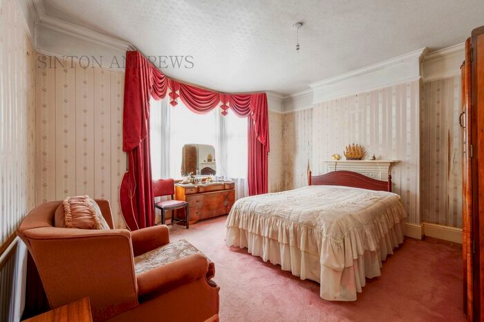 4 Bedroom Detached House For Sale In Culmington Road, Ealing, W13