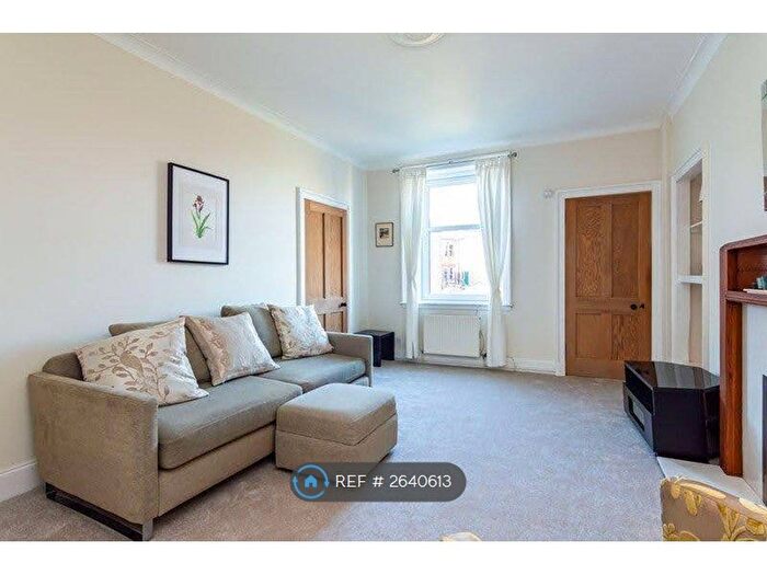 2 Bedroom Flat To Rent In Willowbrae, Edinburgh, EH8