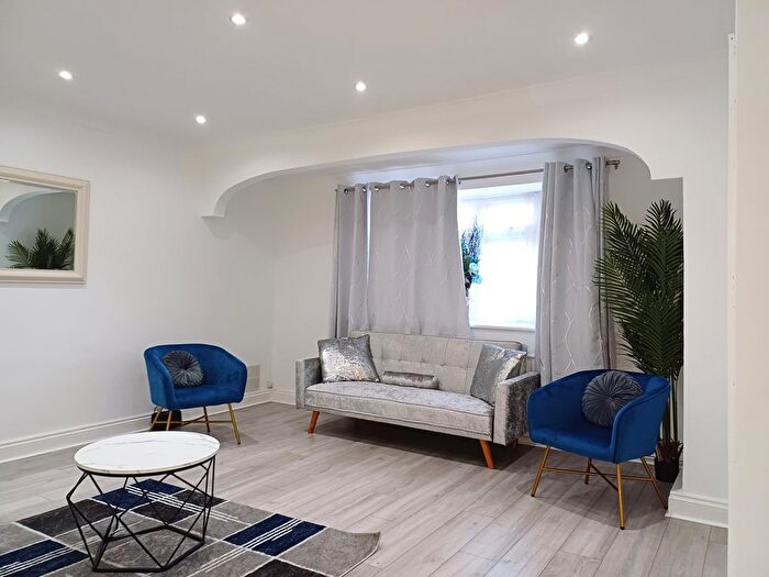 3 Bedroom End Of Terrace House To Rent In Dagnam Park Drive, Romford, RM3