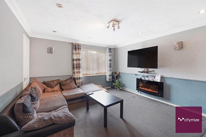 2 Bedroom Flat For Sale In Faulkner Close, Dagenham, RM8