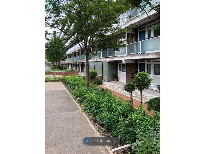 2 Bedroom Flat To Rent In St Johns Estate, London, N1