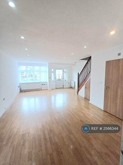 4 Bedroom End Of Terrace House To Rent In Rothbury Avenue, Rainham, RM13