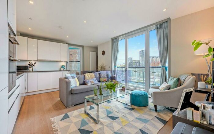 2 Bedroom Flat To Rent In Clove Hitch Quay, SW11