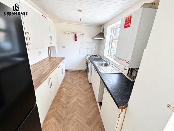 4 Bedroom Terraced House To Rent In Cave Road, London, E13