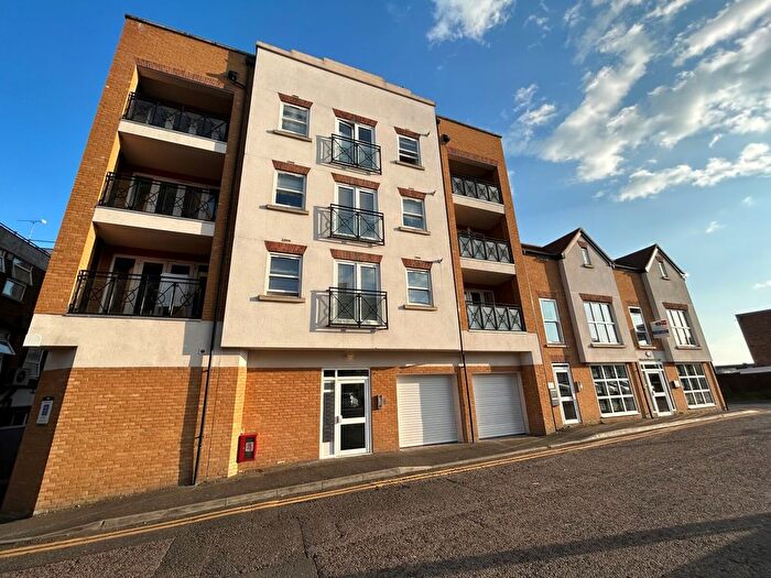 1 Bedroom Flat For Sale In Fairfield Road, Brentwood, CM14