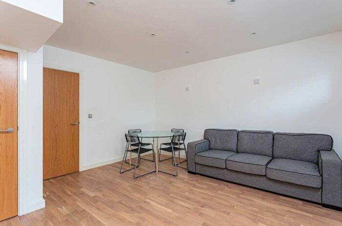4 Bedroom Flat To Rent In Caldwell Close, Woolwich, London, SE18