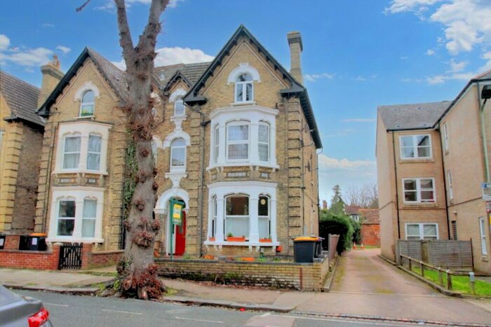 1 Bedroom Apartment To Rent In Chaucer Road, Bedford, Bedfordshire, MK40