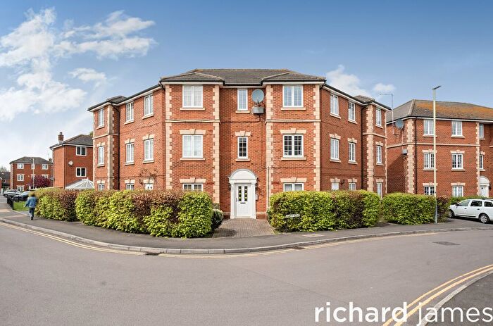 2 Bedroom Flat For Sale In Aiken Road, Taw Hill, Swindon, SN25