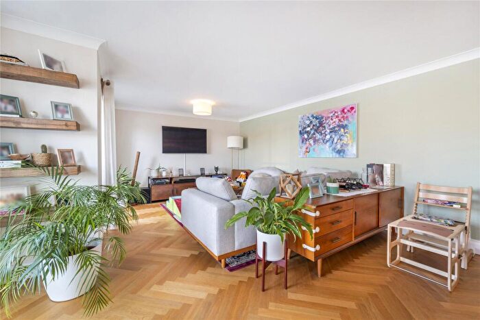 2 Bedroom Flat To Rent In Blenheim Court, King & Queen Wharf, SE16