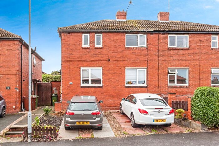 3 Bedroom Semi-Detached House For Sale In Queens Drive, Wrenthorpe, Wakefield, WF2