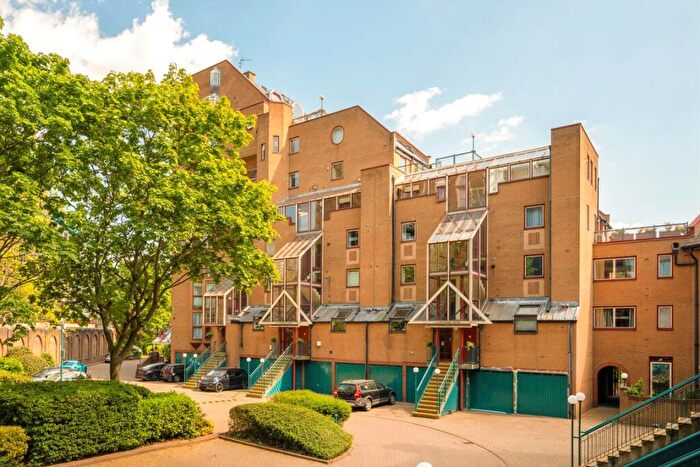3 Bedroom Flat For Sale In Asher Way, Wapping, E1W