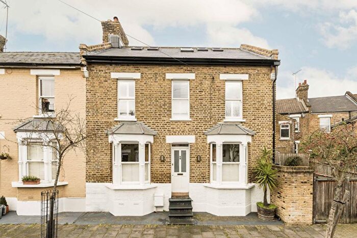 3 Bedroom End Of Terrace House To Rent In Benn Street, London, E9