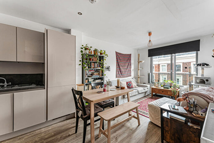 1 Bedroom Apartment For Sale In Kingsland High Street, London, E8