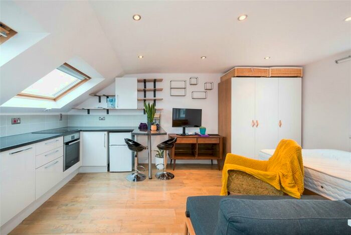 Flat To Rent In Upper Richmond Road West, East Sheen, SW14