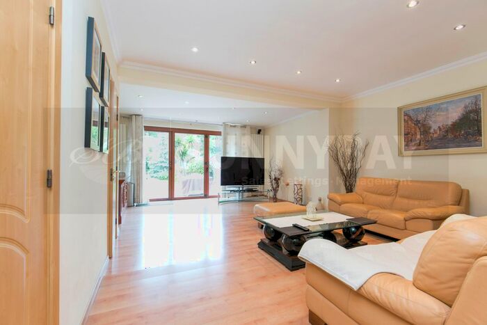 4 Bedroom Terraced House To Rent In Firstway, London, SW20