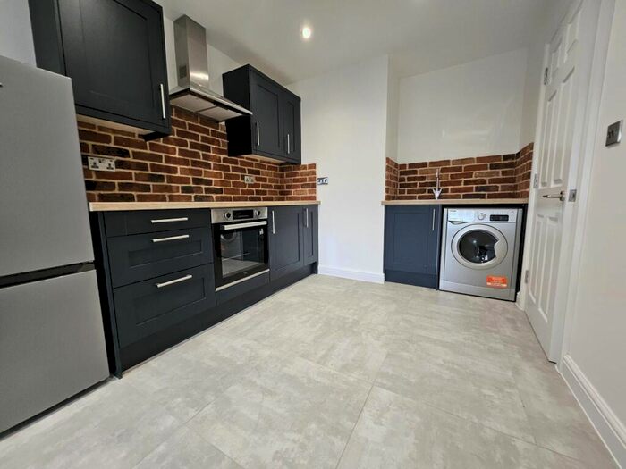 2 Bedroom Apartment To Rent In Flat, Bridgegate Residence, DN22