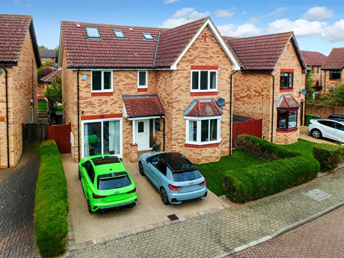 5 Bedroom Detached House For Sale In Hartland Avenue, Tattenhoe, Milton Keynes, MK4