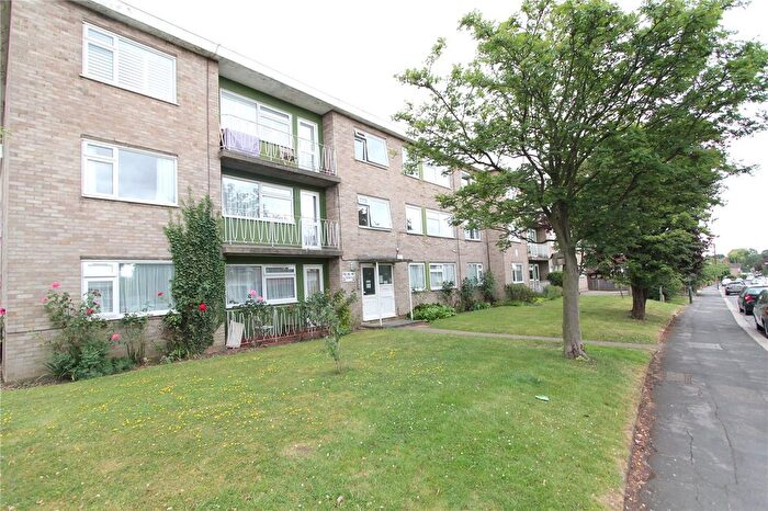 3 Bedroom Flat To Rent In Pinner View, Harrow, Greater London, HA1