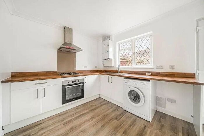 2 Bedroom Maisonette To Rent In Alexandra Avenue, Sutton, SM1