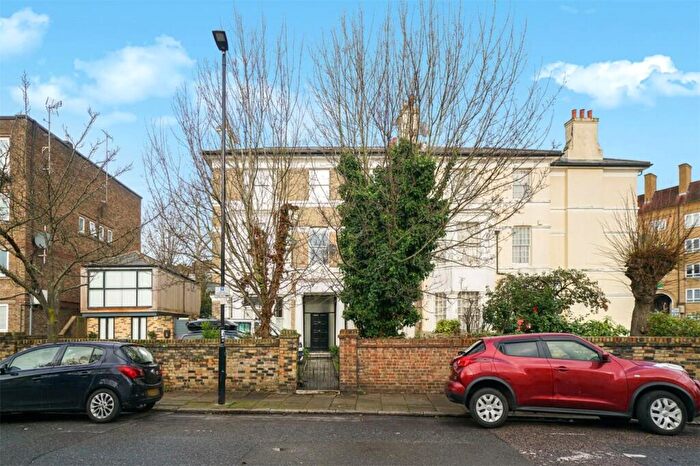 2 Bedroom Apartment For Sale In Hilldrop Crescent, London, N7