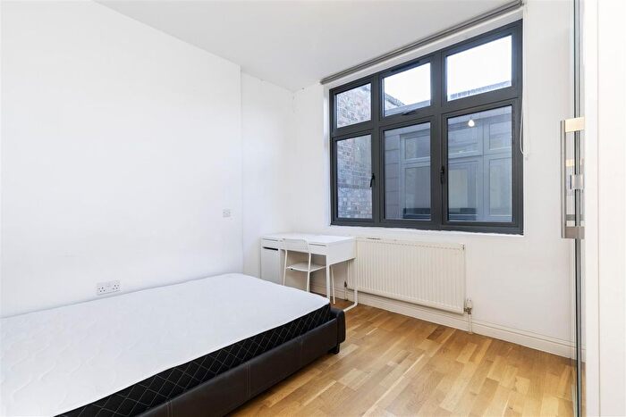 2 Bedroom Flat To Rent In Camden High Street, London, NW1