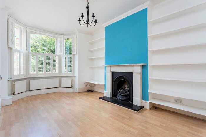 2 Bedroom Flat To Rent In Sandmere Road, London, SW4