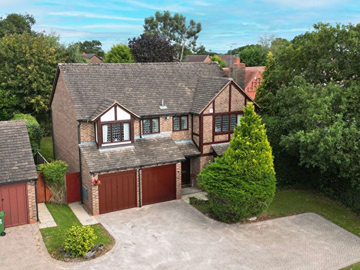 4 Bedroom Detached House For Sale In Houndsfield Lane, Wythall, B47