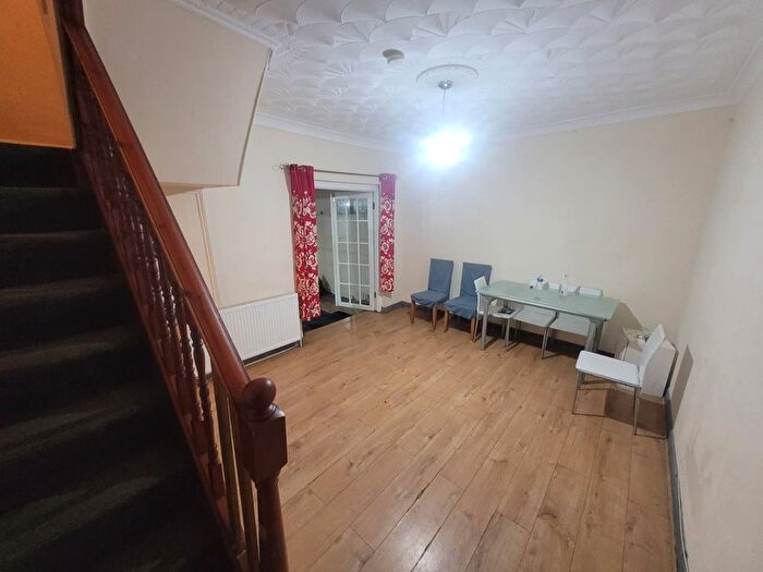 4 Bedroom Terraced House To Rent In Cave Road, London, E13