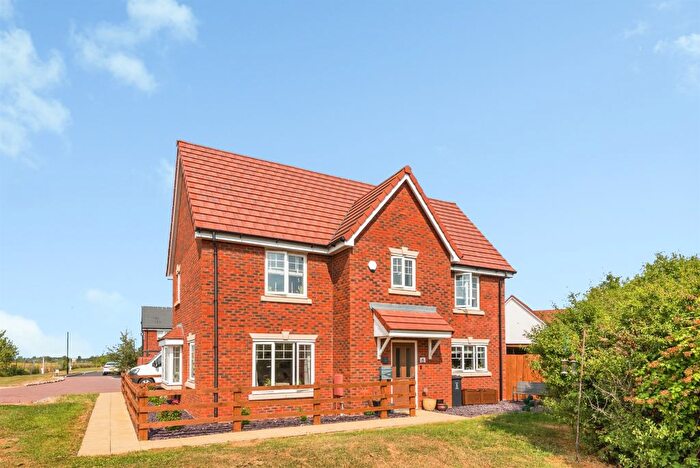 3 Bedroom Semi-Detached House For Sale In Kinsley Close, Tadpole Garden Village, Swindon, SN25