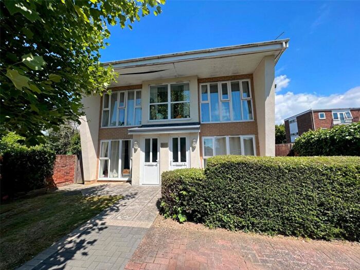 2 Bedroom Flat To Rent In Millbrook Road East, Southampton, Hampshire, SO15