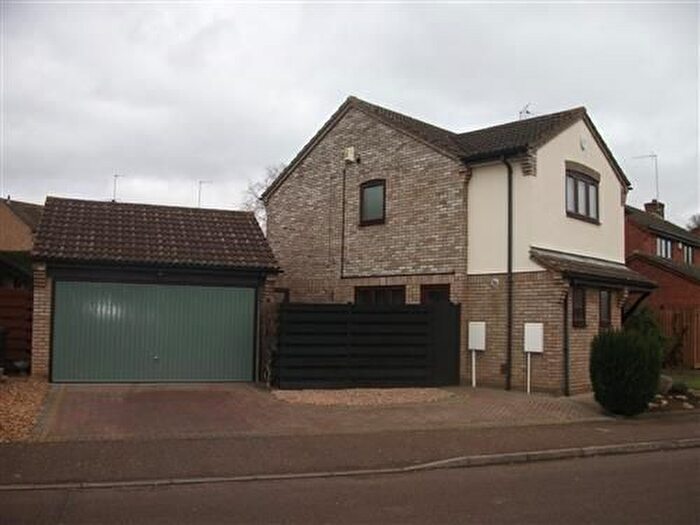 4 Bedroom Detached House To Rent In Pyghtle Way, Northampton, NN4