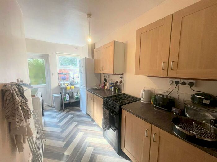 4 Bedroom End Of Terrace House To Rent In ** &#;pppw Excluding Bills** Church Avenue, Lenton, - Uon, NG7