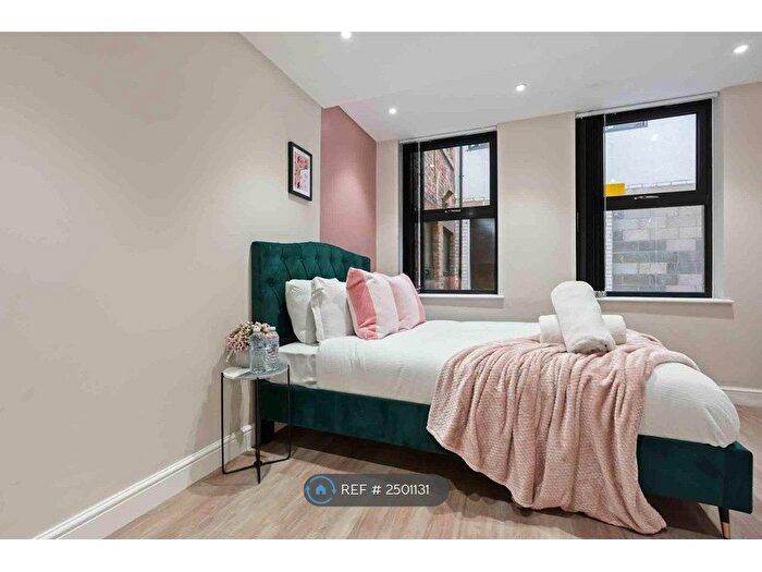 2 Bedroom Flat To Rent In East Parade, Leeds, LS1