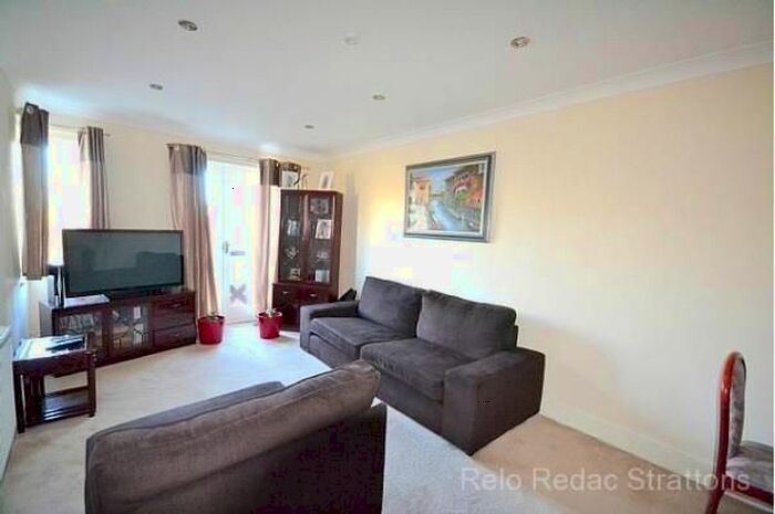 2 Bedroom Flat To Rent In Woodside Grange, Holden Road, Woodside Park, London, N12