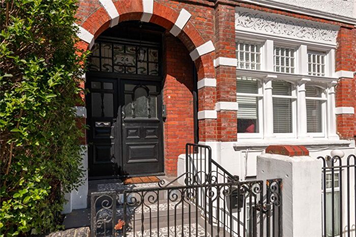 2 Bedroom Flat For Sale In Glenmore Road, London, NW3