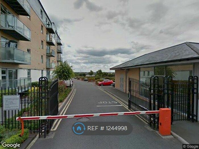 2 Bedroom Flat To Rent In Queen Mary Avenue, London E18